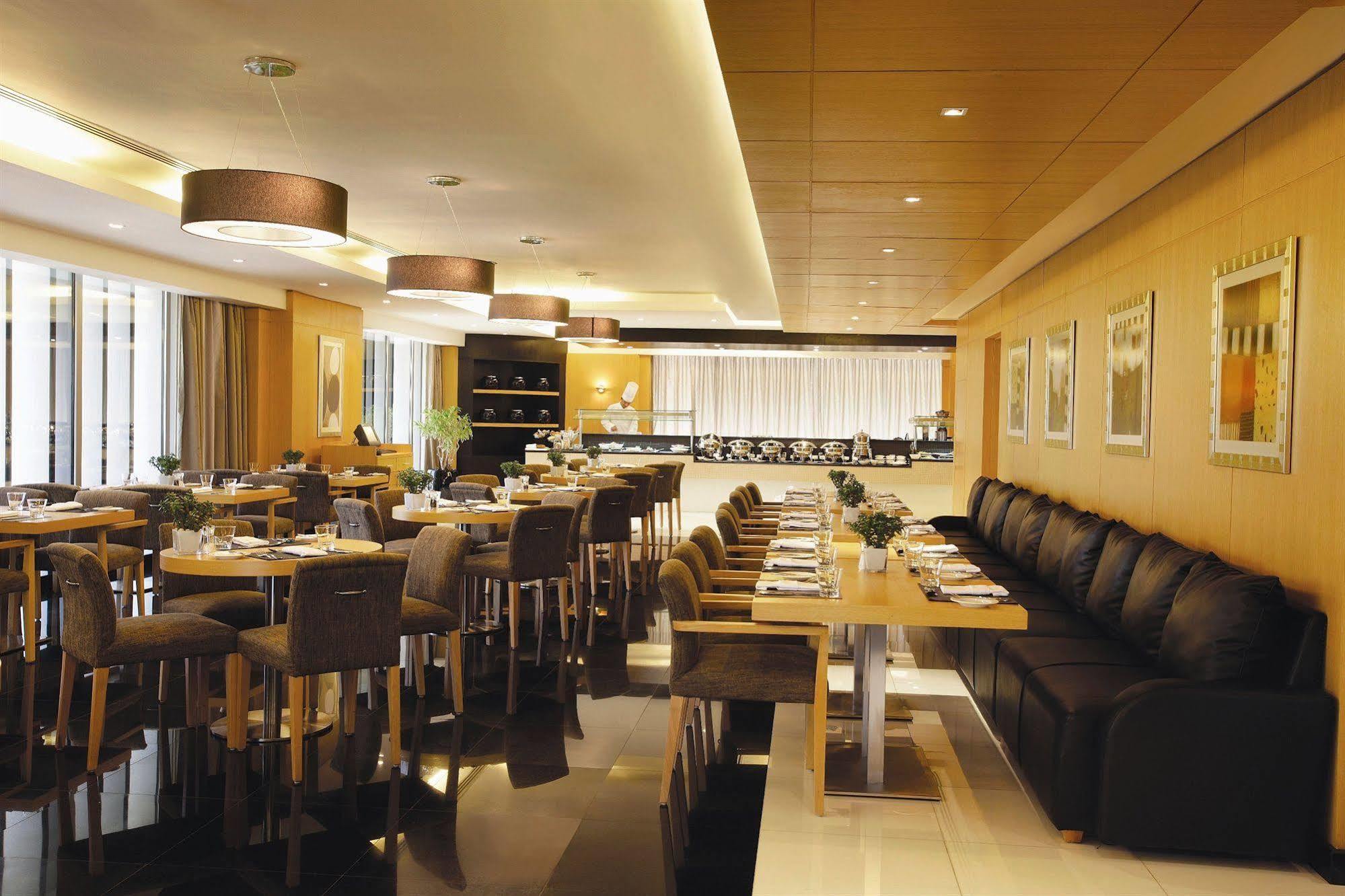 Hala Arjaan By Rotana, Deluxe Hotel Apartments Abu Dhabi Restaurante foto